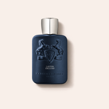 Parfums de Marly Layton Exclusif EDP 125 ml – flakon na jemně růžovém pozadí – MrRizz
