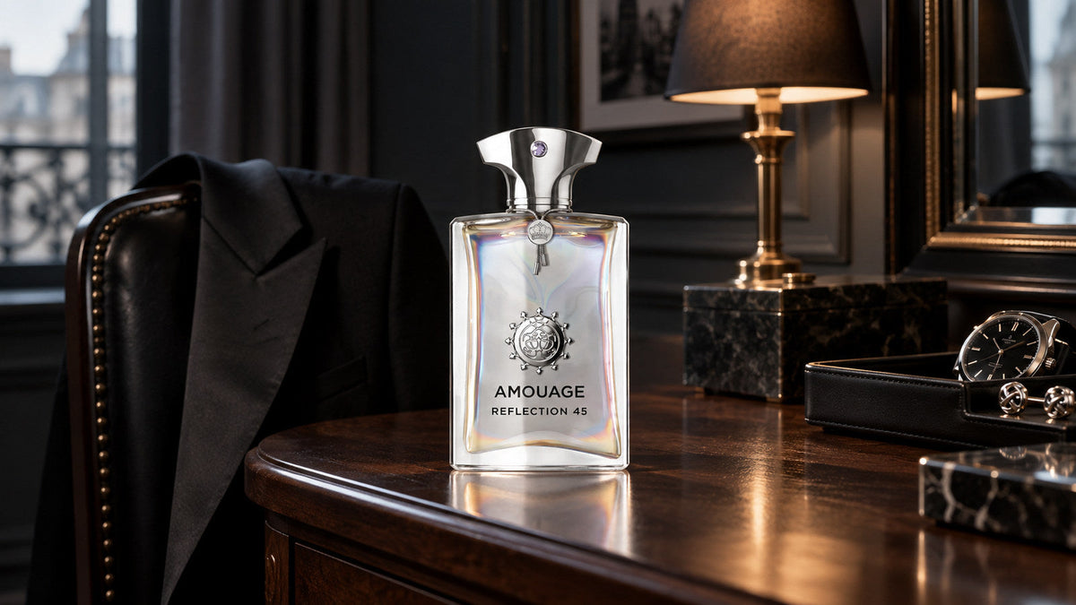 Amouage Reflection v tmavé elegantní šatně