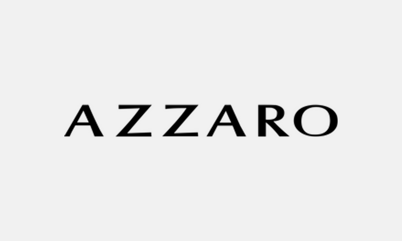 Azzaro – černé logo na světle šedém pozadí