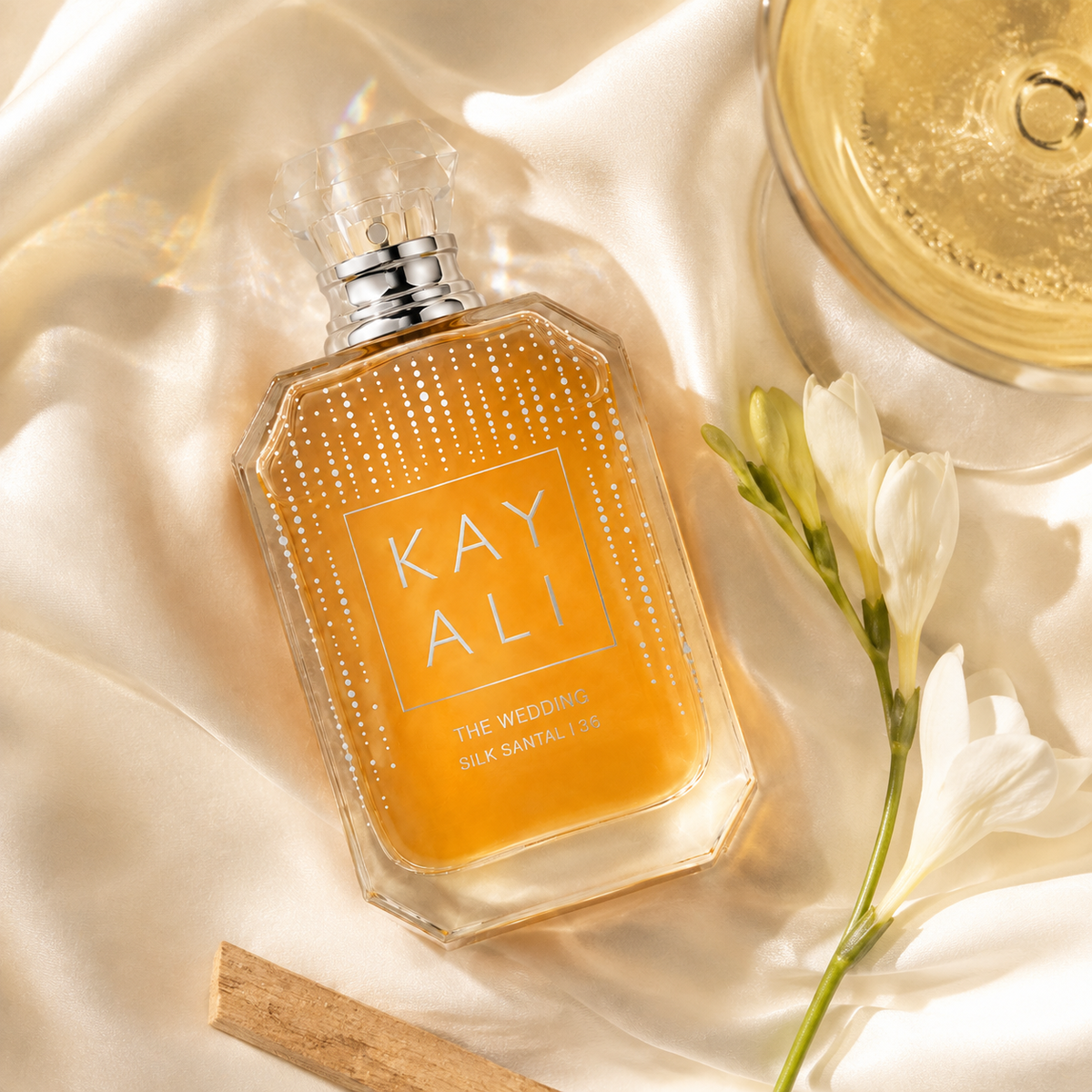 Kayali Wedding Silk Santal 36 na hedvábí se šampaňským a frézií – MrRizz
