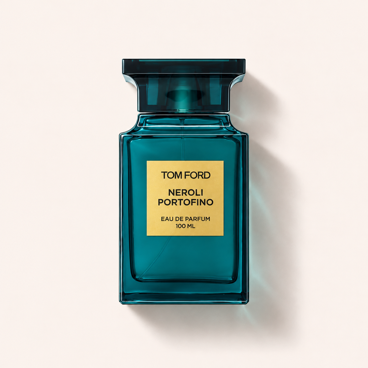 TOM FORD Neroli Portofino EDP 100 ml ležící na růžovobéžovém pozadí – MrRizz
