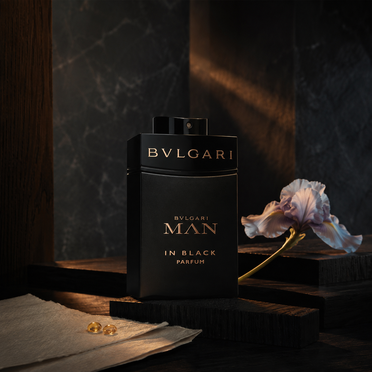 Bvlgari Man In Black Parfum na tmavém dřevě s kosatcem a pryskyřicí elemi – MrRizz