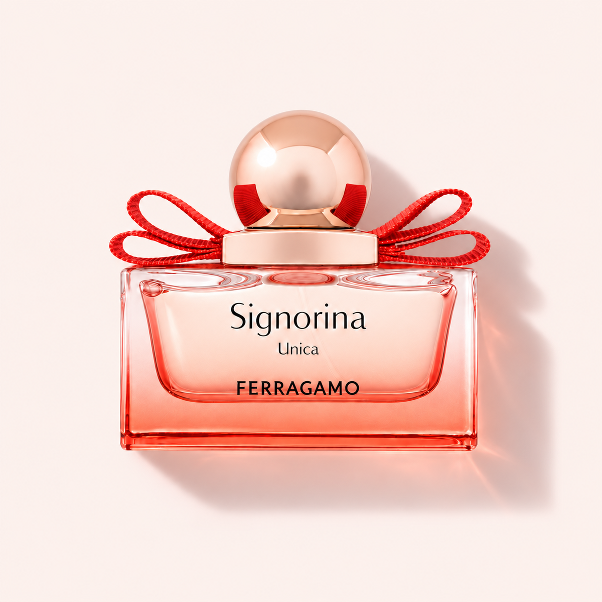 Ferragamo Signorina Unica EDP 30 ml na teplém růžovém pozadí – MrRizz