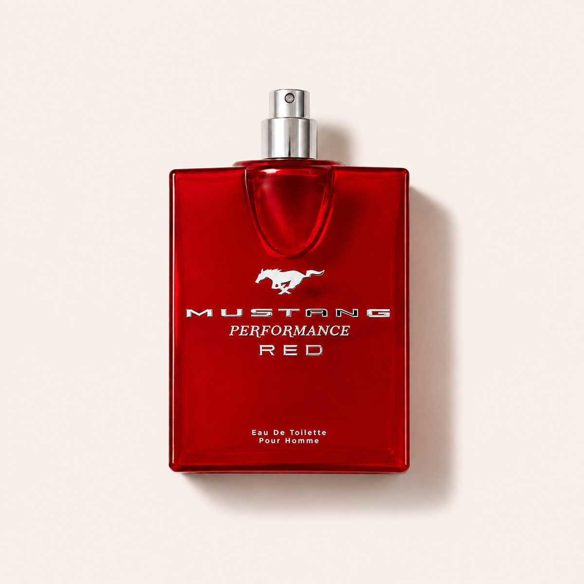 Ford Mustang Performance Red EDT 100 ml, červený flakon testeru bez víčka se stříbrným rozprašovačem na světlém pozadí – MrRizz
