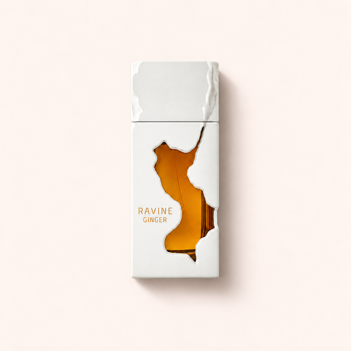 French Avenue Ravine Ginger parfémový extrakt 100 ml na jemně růžovém pozadí – MrRizz