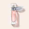 Flakon Lancôme La Vie Est Belle EDP 15 ml na pudrově růžovém pozadí – MrRizz