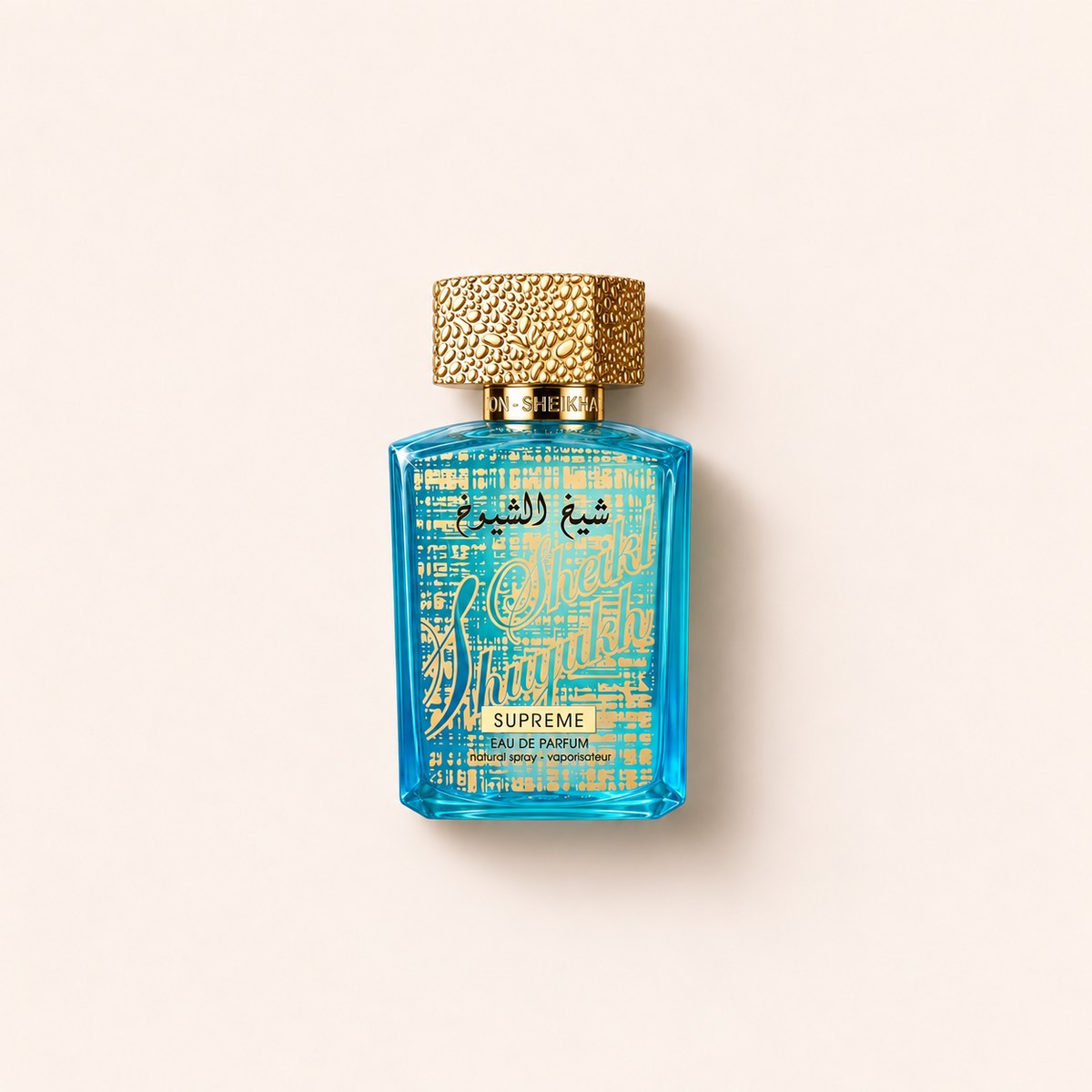 Lattafa Sheikh Al Shuyukh Supreme EDP 100 ml na teplém béžovém pozadí – MrRizz