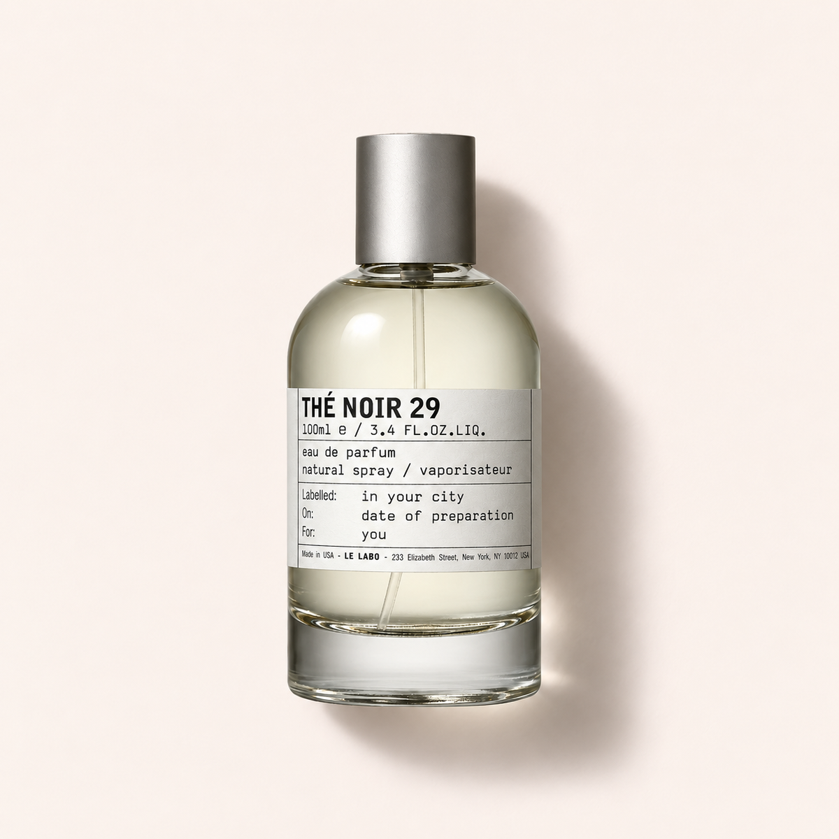 Le Labo Thé Noir 29 – flakon na světlém pozadí
