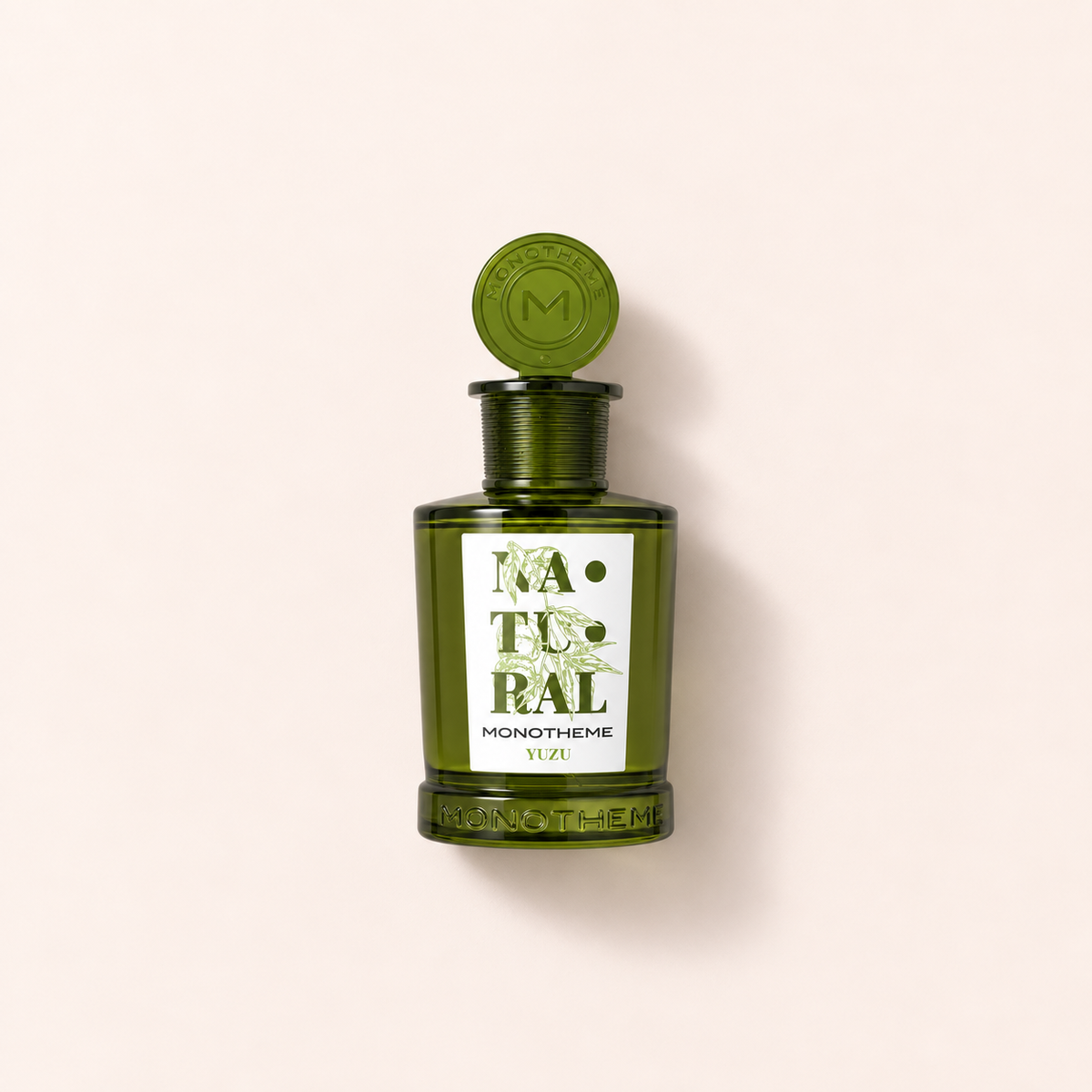 Monotheme Natural Yuzu EDT 100 ml na teplém béžovém pozadí – MrRizz