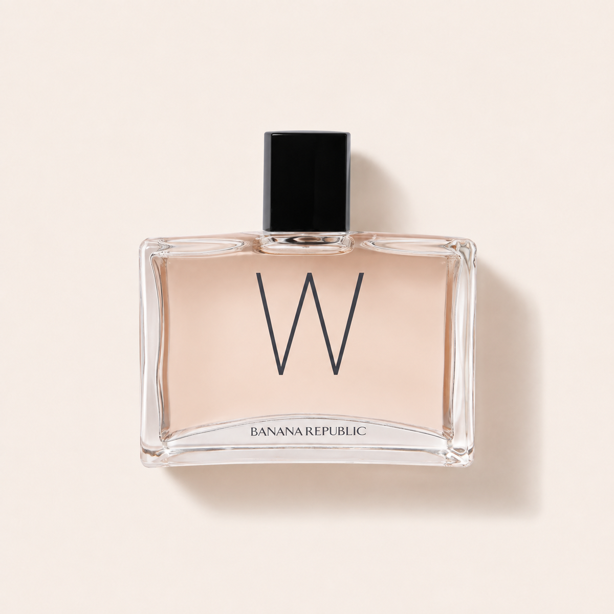 Flakon Banana Republic W EDP s černým víčkem a výrazným písmenem W na světlém pozadí – MrRizz