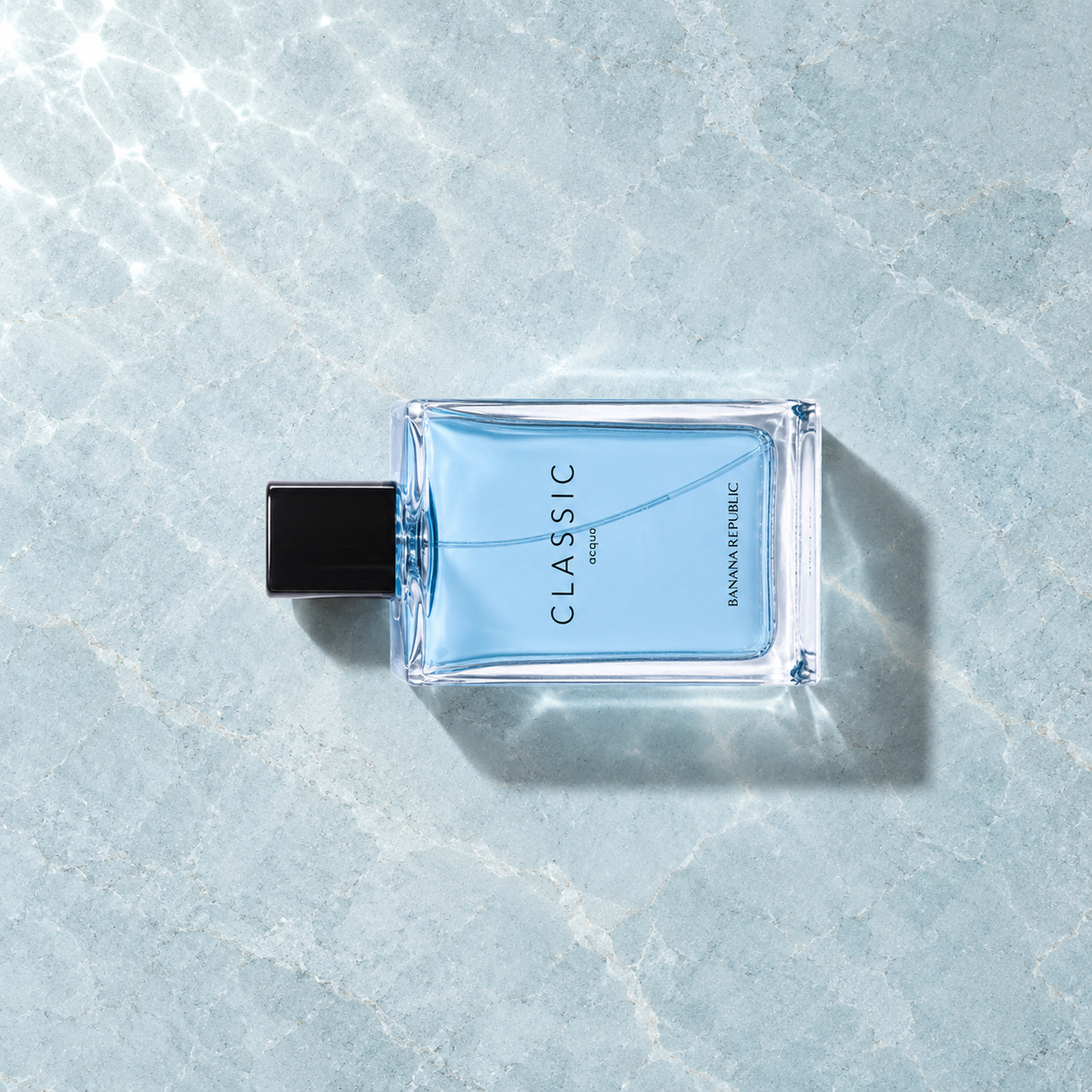 Banana Republic Classic Acqua 125 ml – parfém v prostředí, pohled shora s bočním stínem