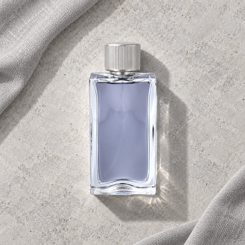 Abercrombie & Fitch First Instinct 100 ml – parfém v prostředí, pohled shora s bočním stínem