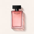 Narciso Rodriguez For Her Musc Noir Rose parfémovaná voda 100 ml, flakon na světlém pozadí – MrRizz