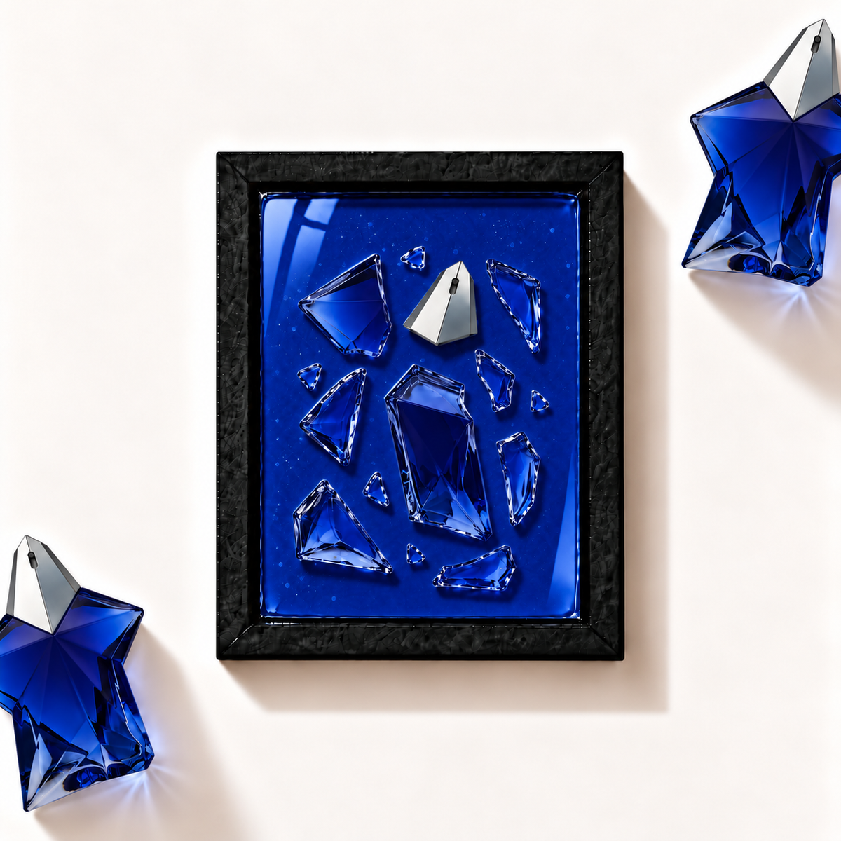 Parfemovy obraz Angel Stellar Mugler for women v cernem ramu - ilustracni fotografie