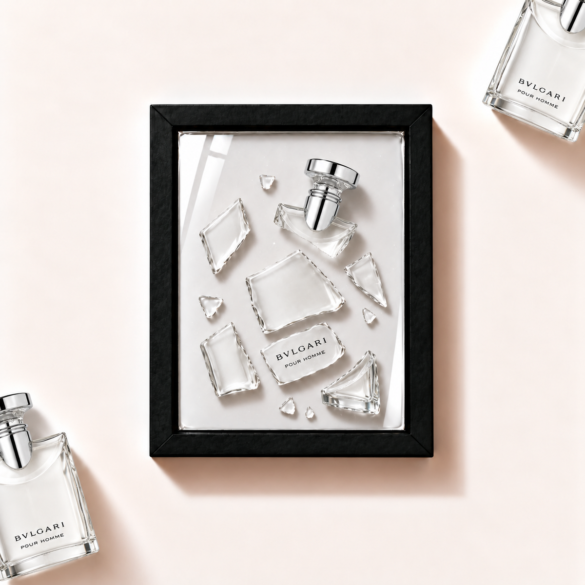 Parfemovy obraz Bvlgari Pour Homme v cernem ramu - ilustracni fotografie