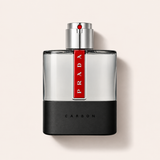 Flakon Prada Luna Rossa Carbon EDT 100 ml na pudrově růžovém pozadí – MrRizz