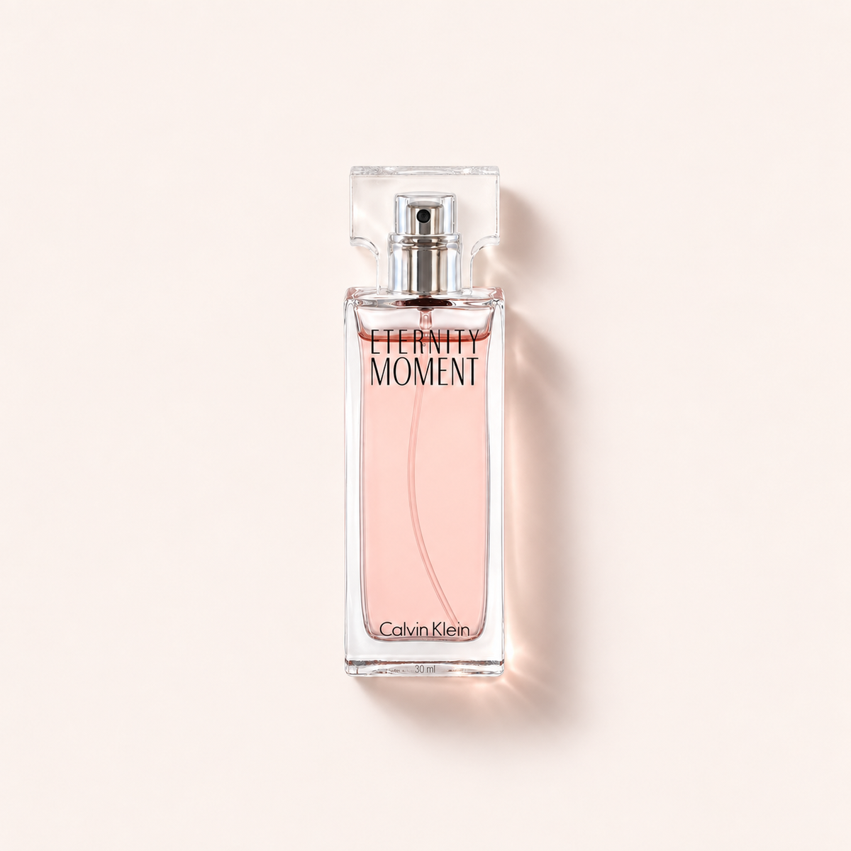 Flakon Calvin Klein Eternity Moment EDP 30 ml na béžovém pozadí – MrRizz