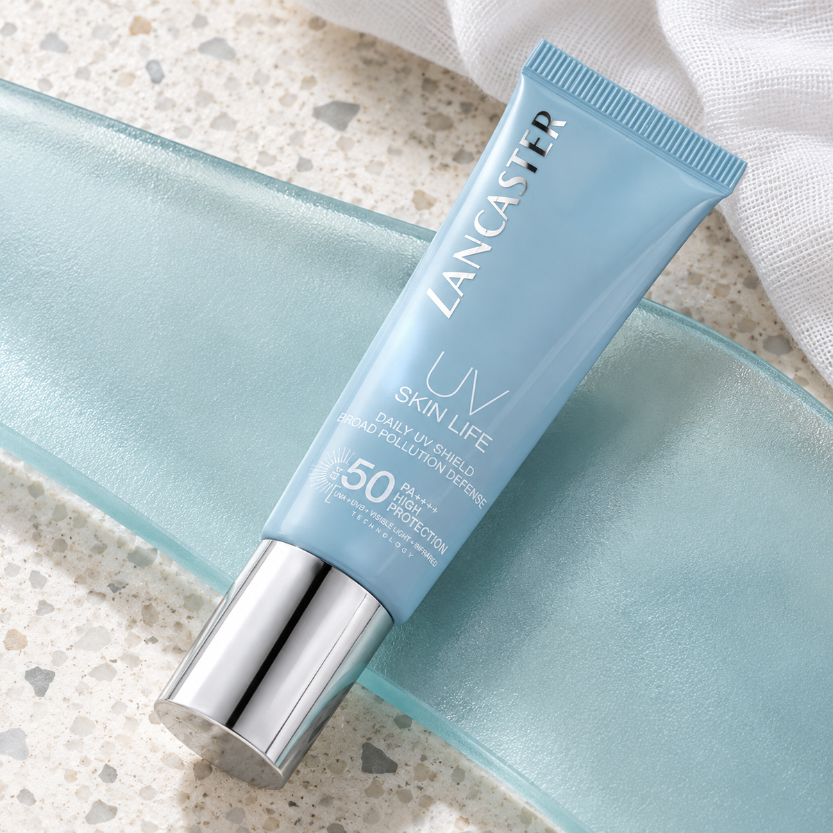 Lancaster Skin Life Daily UV Shield SPF 50 PA++++ 30 ml – atmosférická fotografie – MrRizz